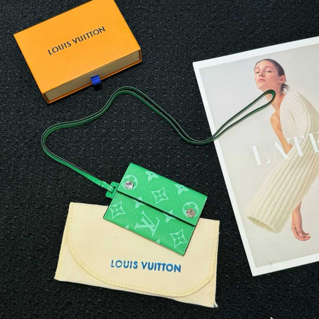 Louis Vuitton Card Holder Necklace  M83153 - PerfectKickZ