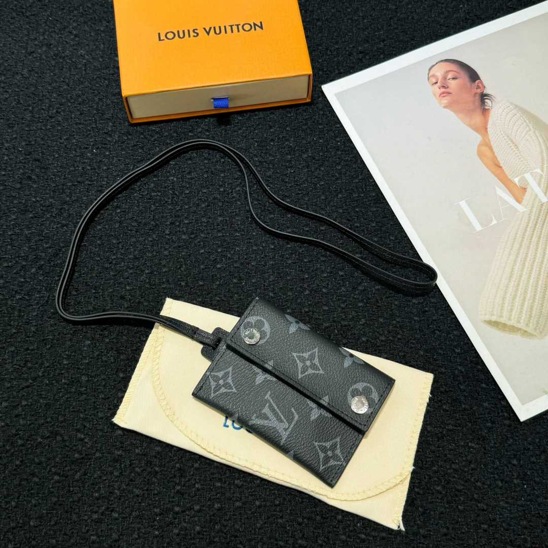 Louis Vuitton Card Holder Necklace  M83155 - PerfectKickZ