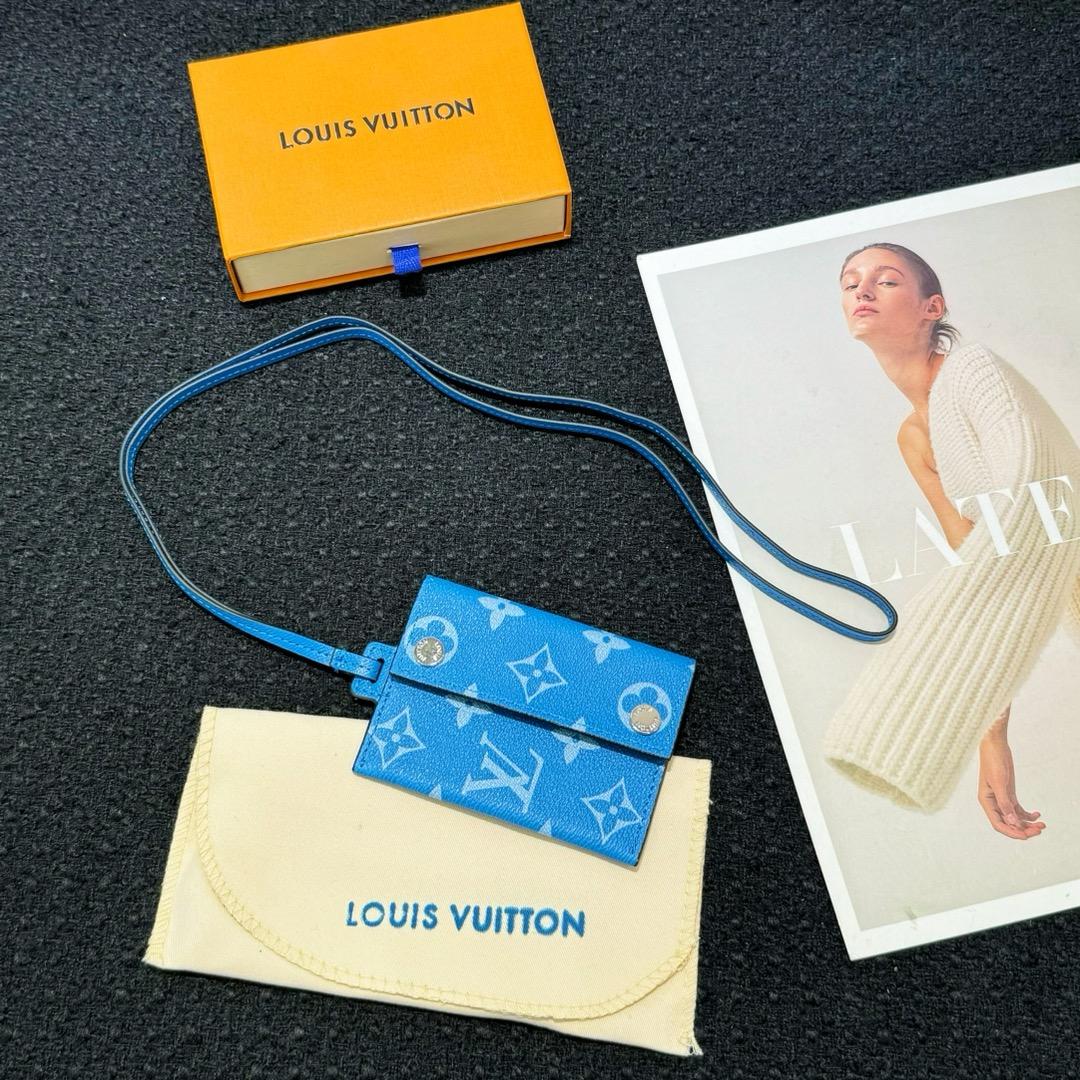 Louis Vuitton Card Holder Necklace  M83154 - PerfectKickZ