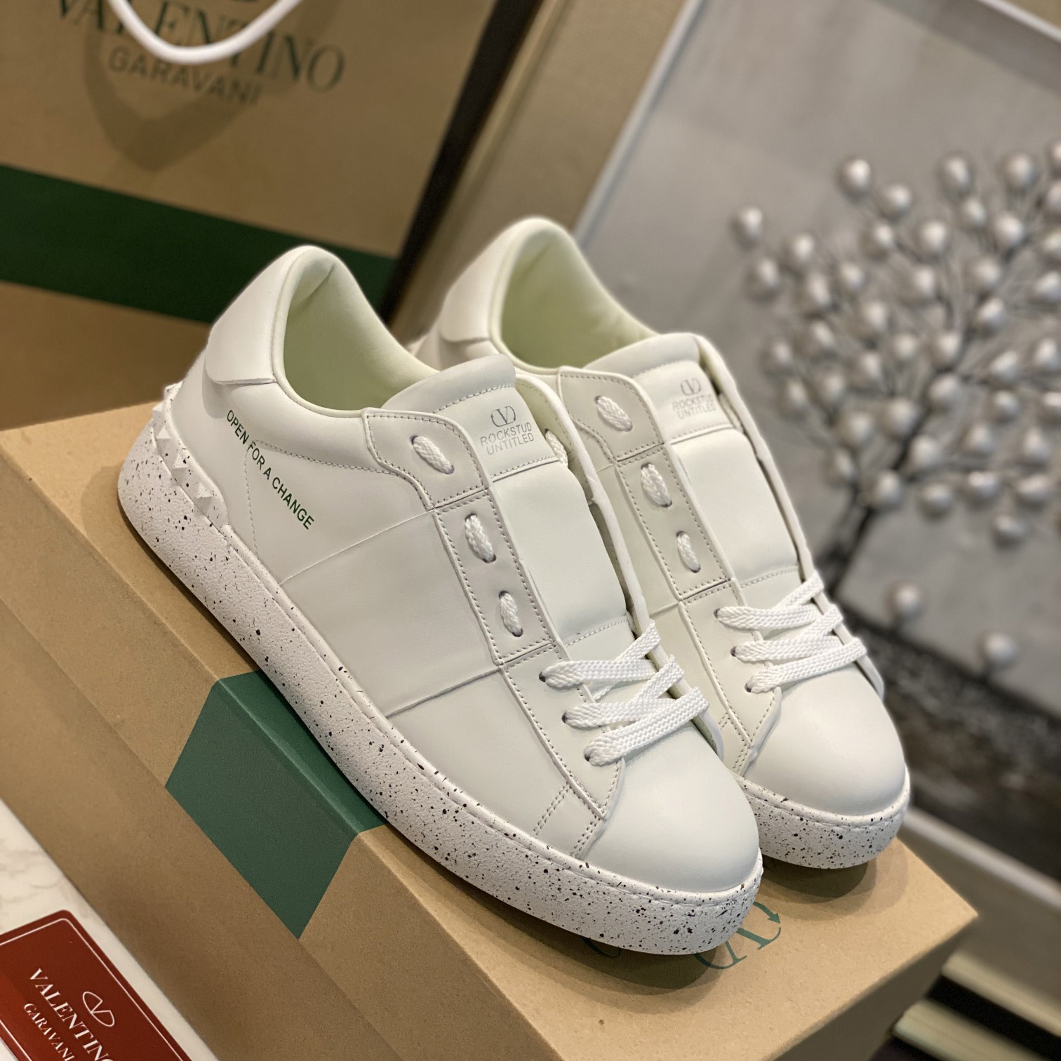 Valenti  Open For A Change Sneaker In Bio-Based Material In White - PerfectKickZ